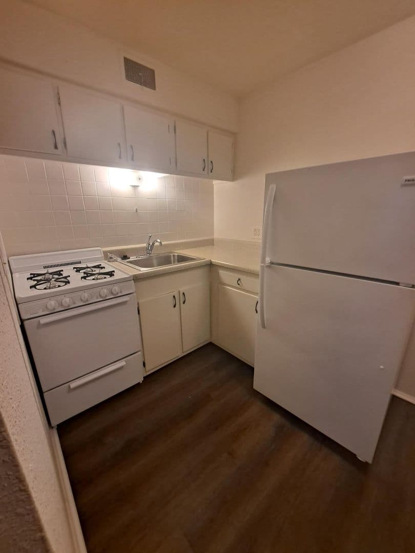 St. Louis Apartment: 9727 Pauline Pl