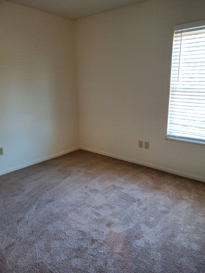 St. Louis Apartment: 1100 Kingbolt Cir Dr.
