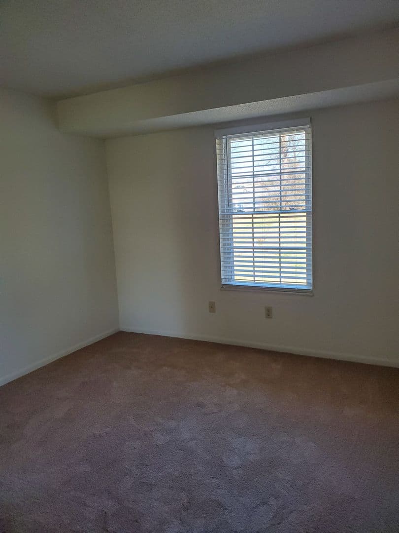St. Louis Apartment: 1100 Kingbolt Cir Dr.