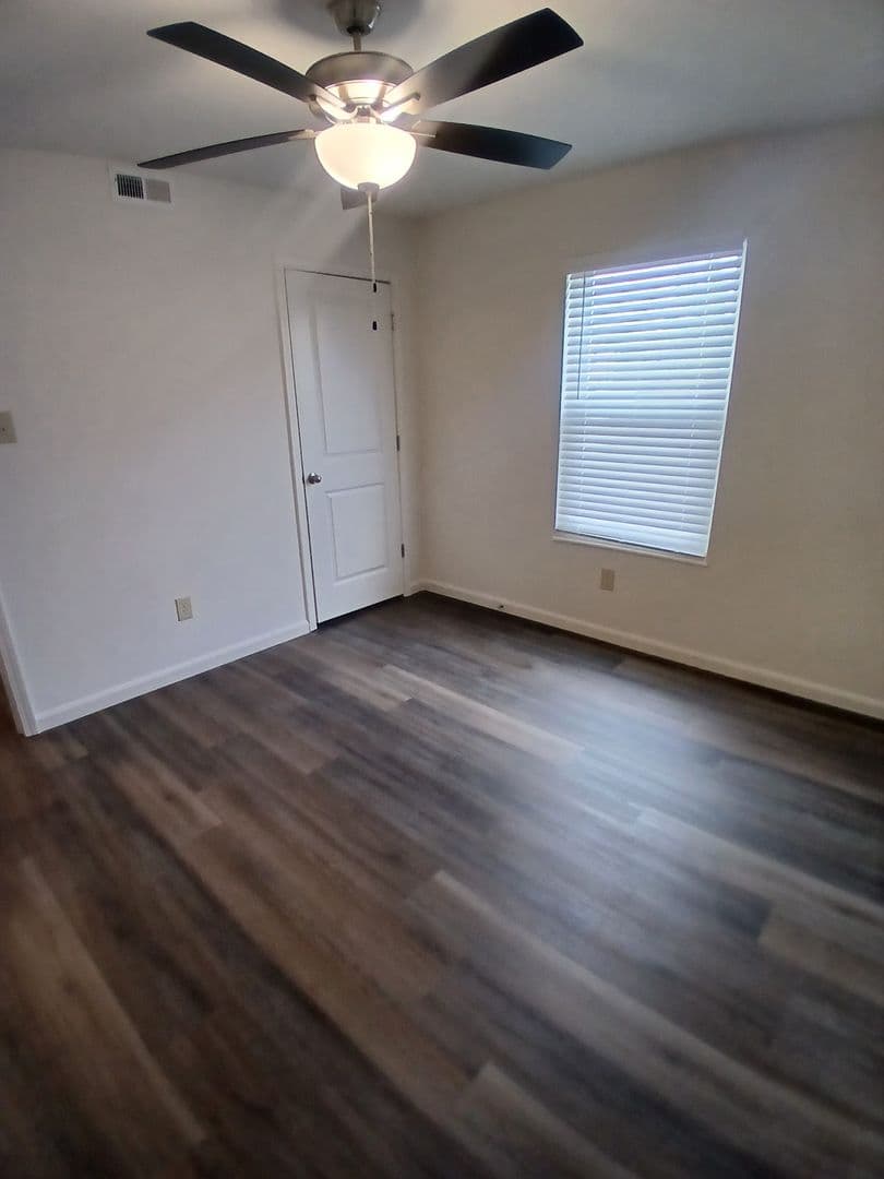 Fenton Apartment: 684 South Old Highway 141