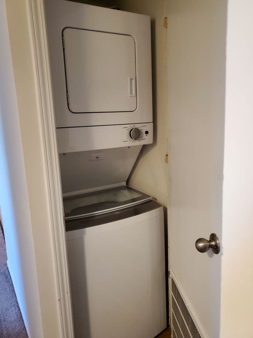 St. Louis Apartment: 1100 Kingbolt Cir Dr.