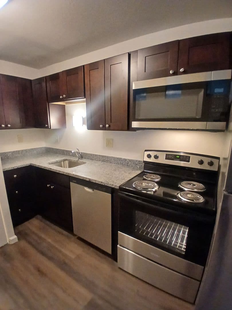 Fenton Apartment: 684 South Old Highway 141