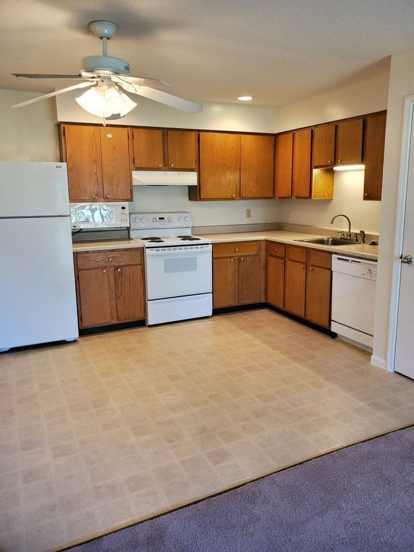 St. Louis Apartment: 1100 Kingbolt Cir Dr.