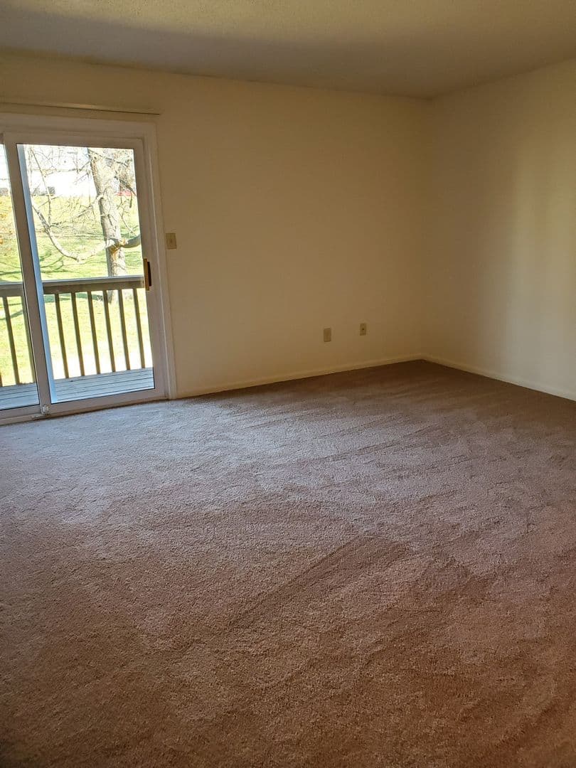 St. Louis Apartment: 1100 Kingbolt Cir Dr.