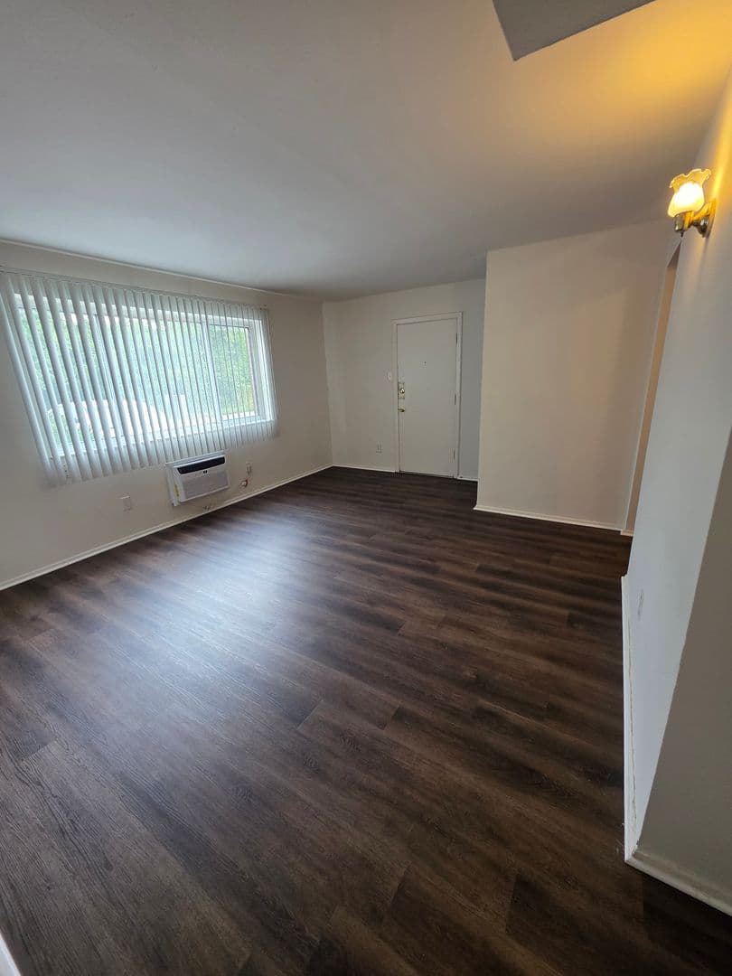 St. Louis Apartment: 9727 Pauline Pl