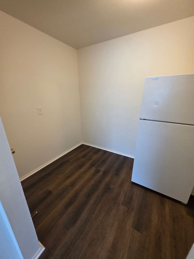 St. Louis Apartment: 9727 Pauline Pl