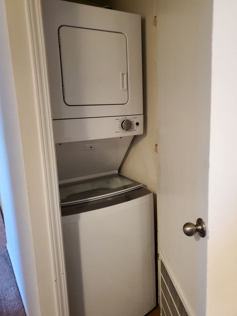 St. Louis Apartment: 1100 Kingbolt Cir Dr.