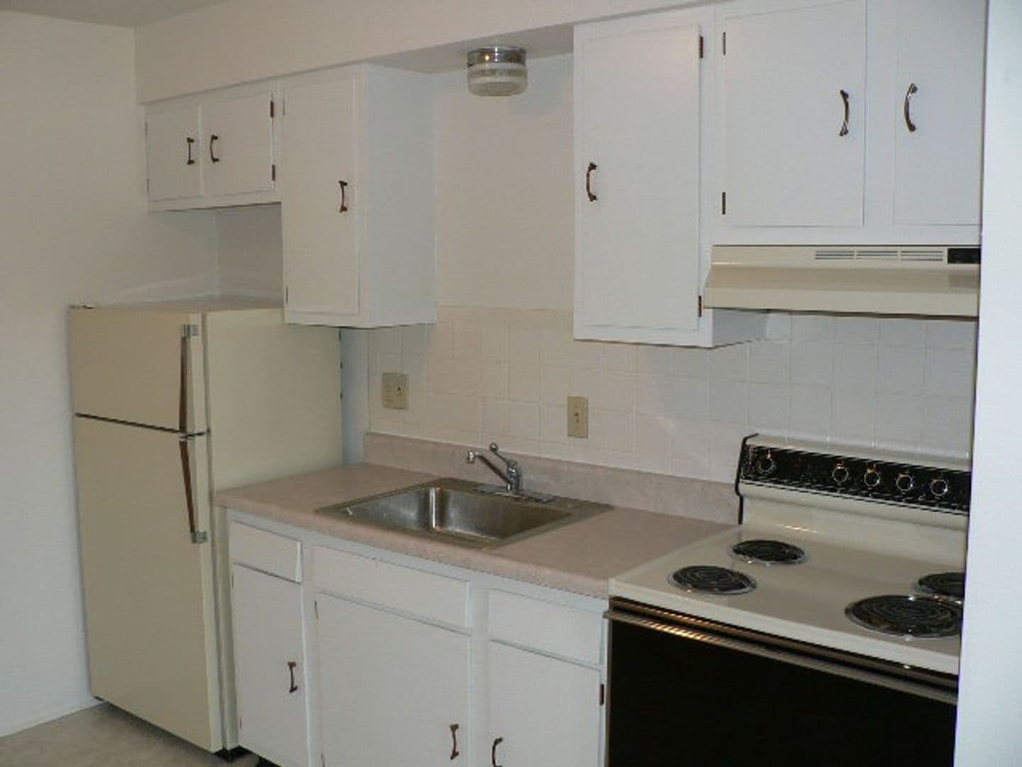 St. Louis Apartment: 3779 Hickory House Ln.