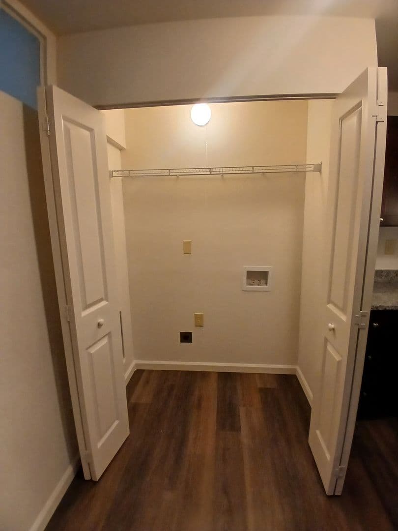 Fenton Apartment: 684 South Old Highway 141