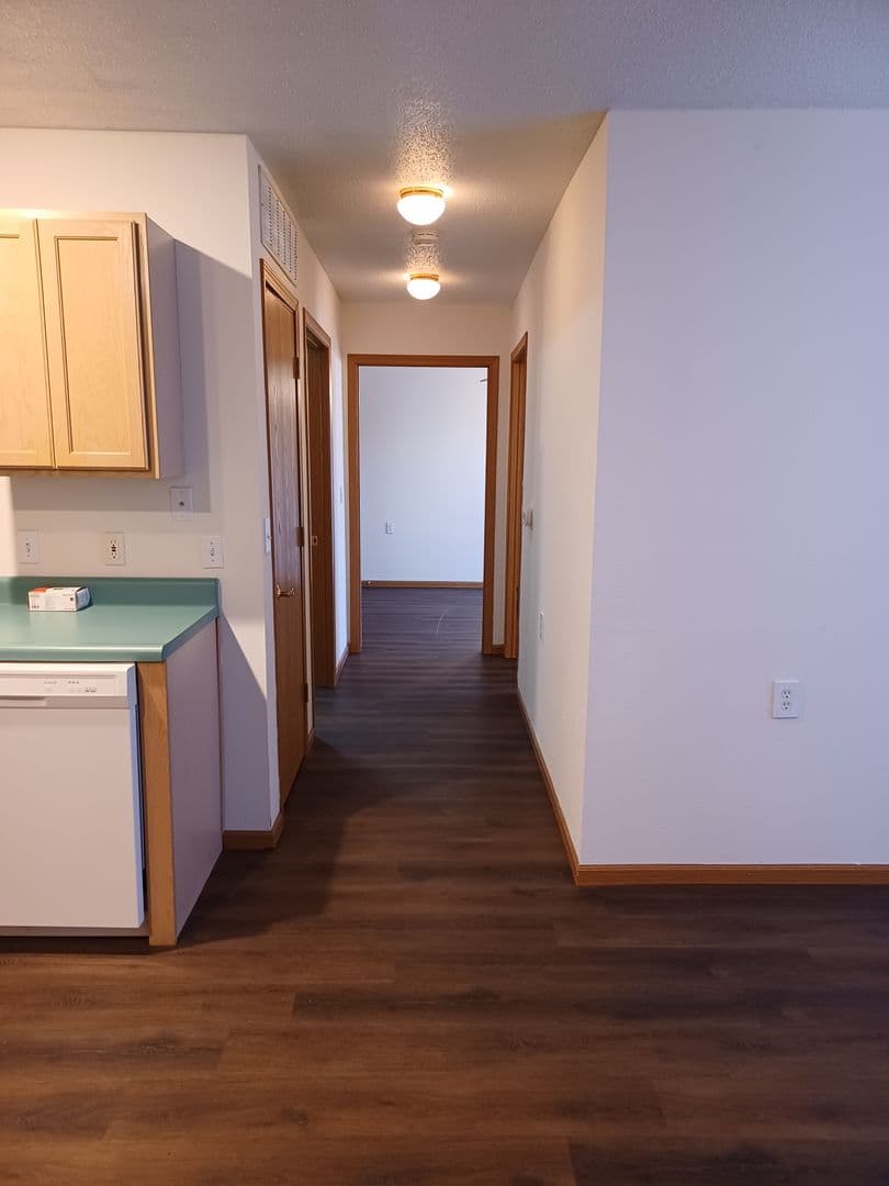 Arnold Apartment: 2021 Sierra Parkway