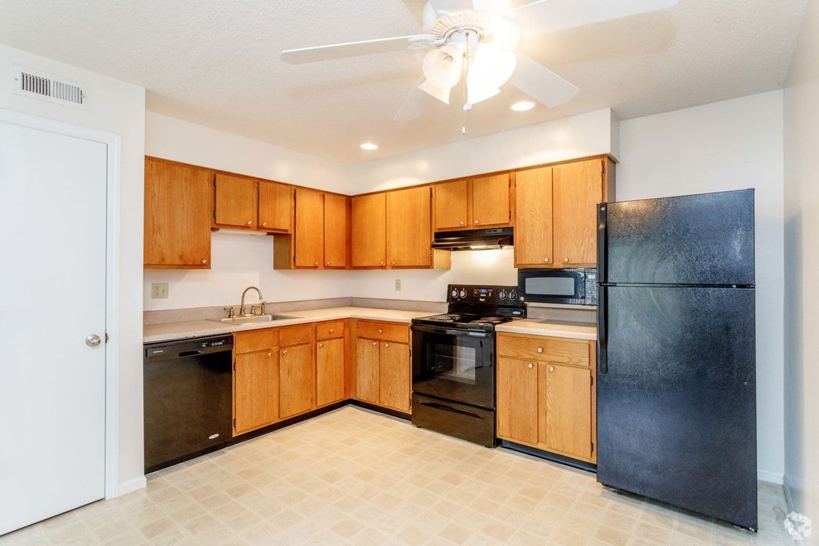 St. Louis Apartment: 1100 Kingbolt Cir Dr.