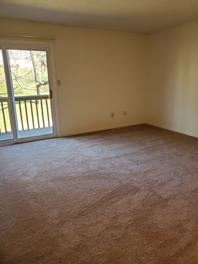 St. Louis Apartment: 1100 Kingbolt Cir Dr.
