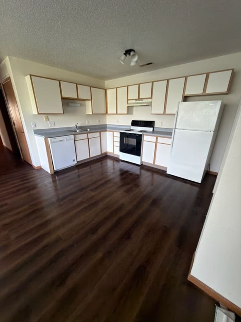 Desoto Apartment: 1998 Woodcrest Place