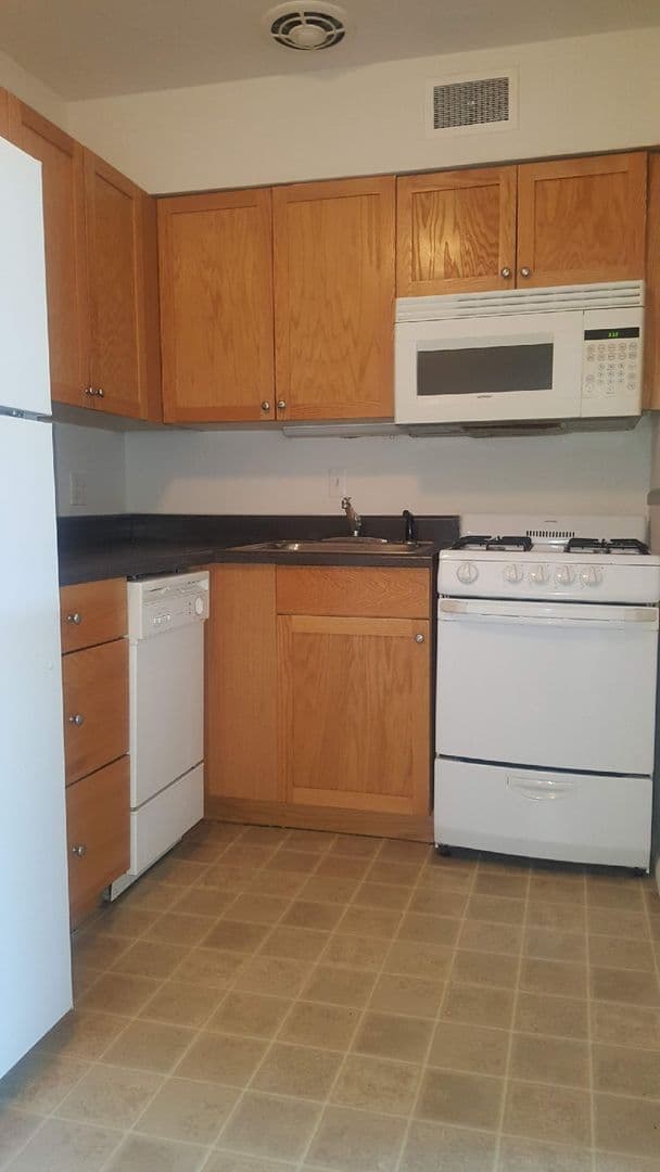 St. Louis Apartment: 9727 Pauline Pl