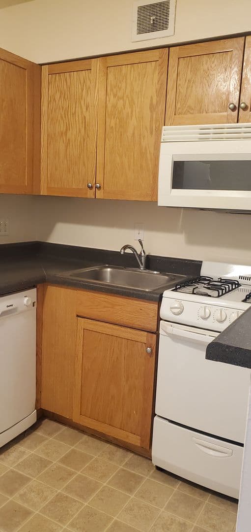 St. Louis Apartment: 9727 Pauline Pl