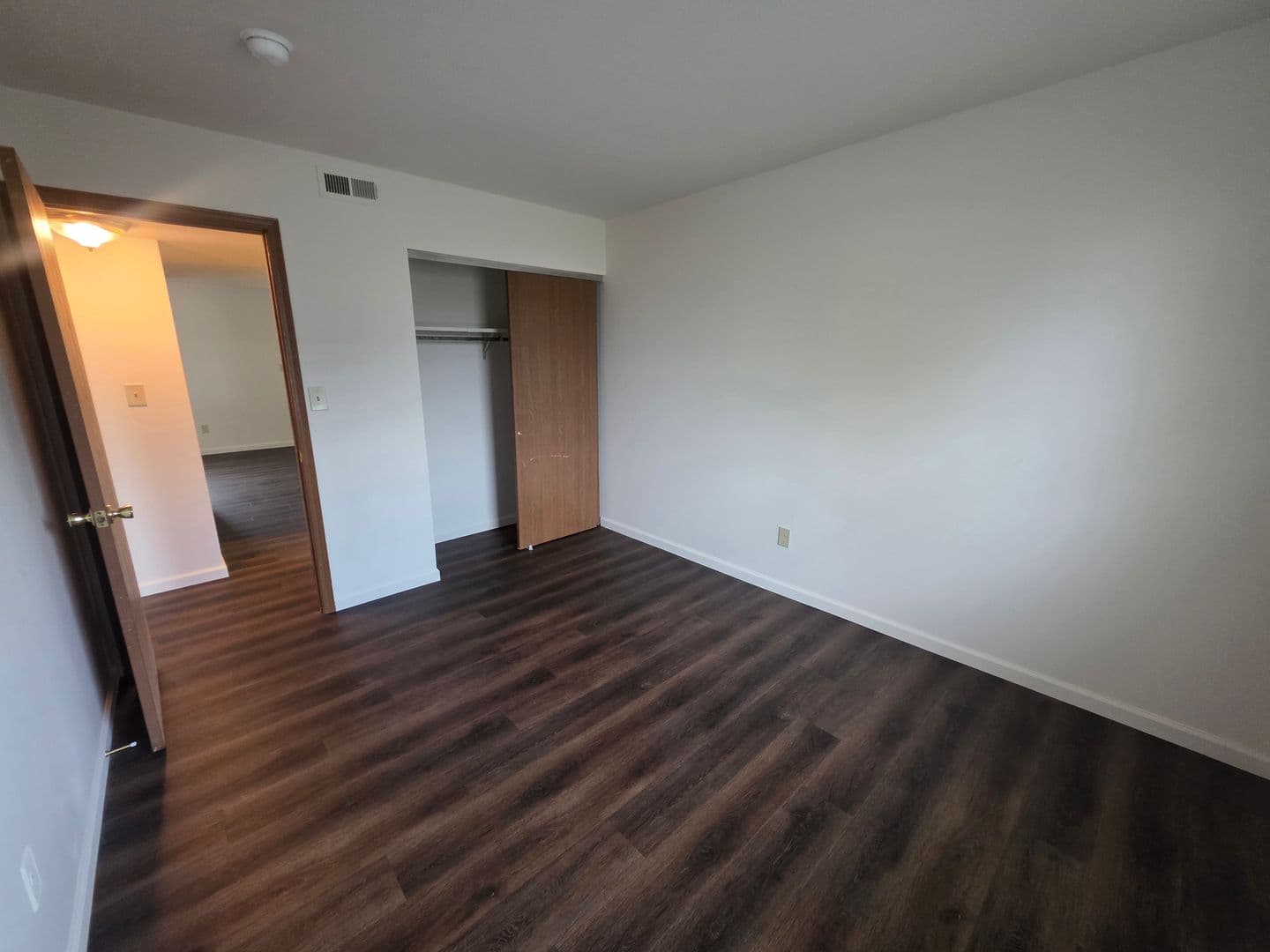 St. Louis Apartment: 13108 Bulter Oak Dr.