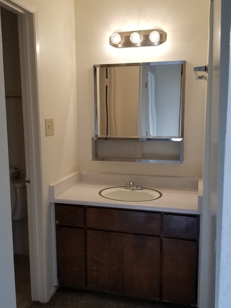 Reno Apartment: 460 E Grove Street