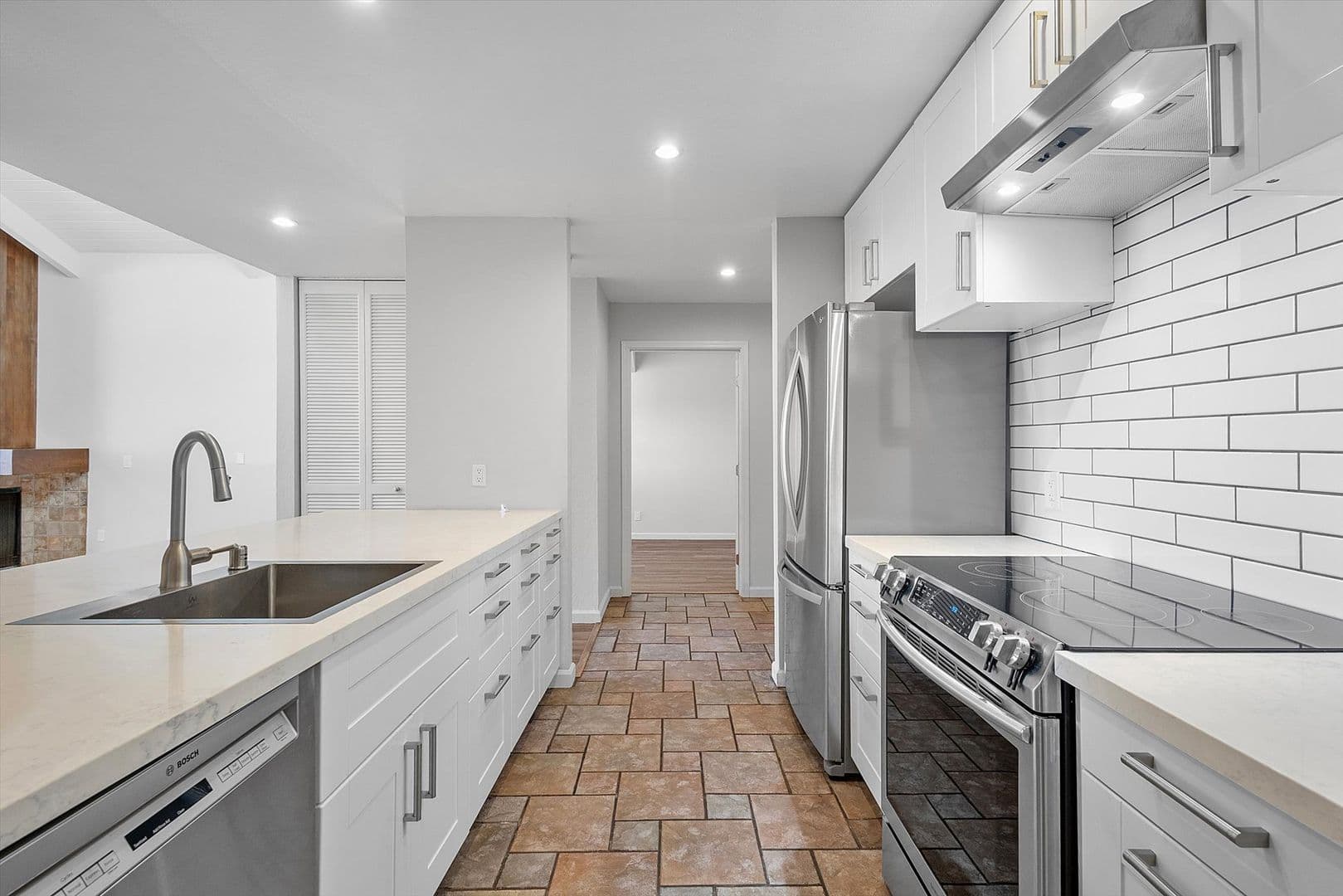 Alameda Condo: 2101 Shoreline Dr #348