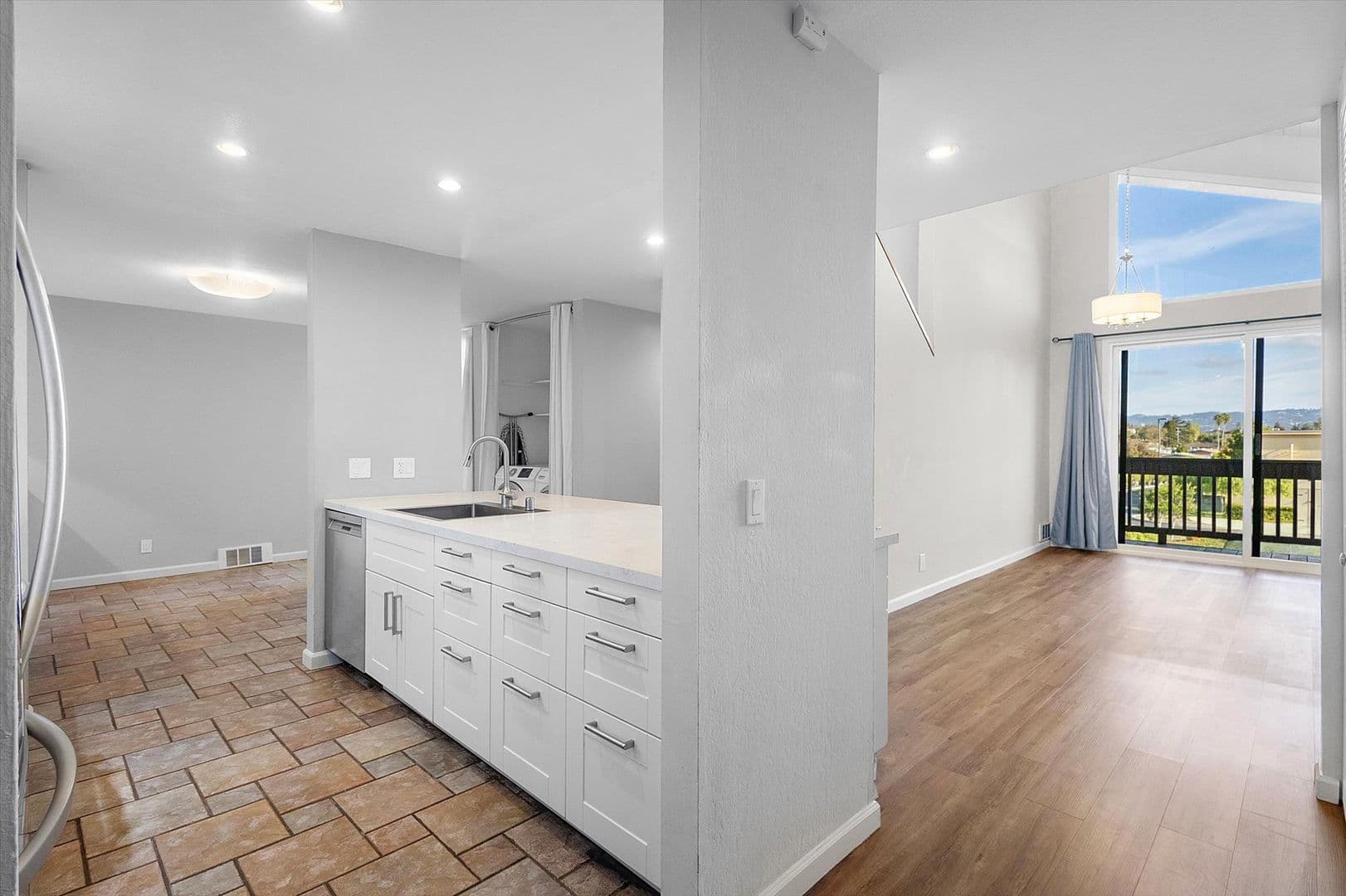 Alameda Condo: 2101 Shoreline Dr #348