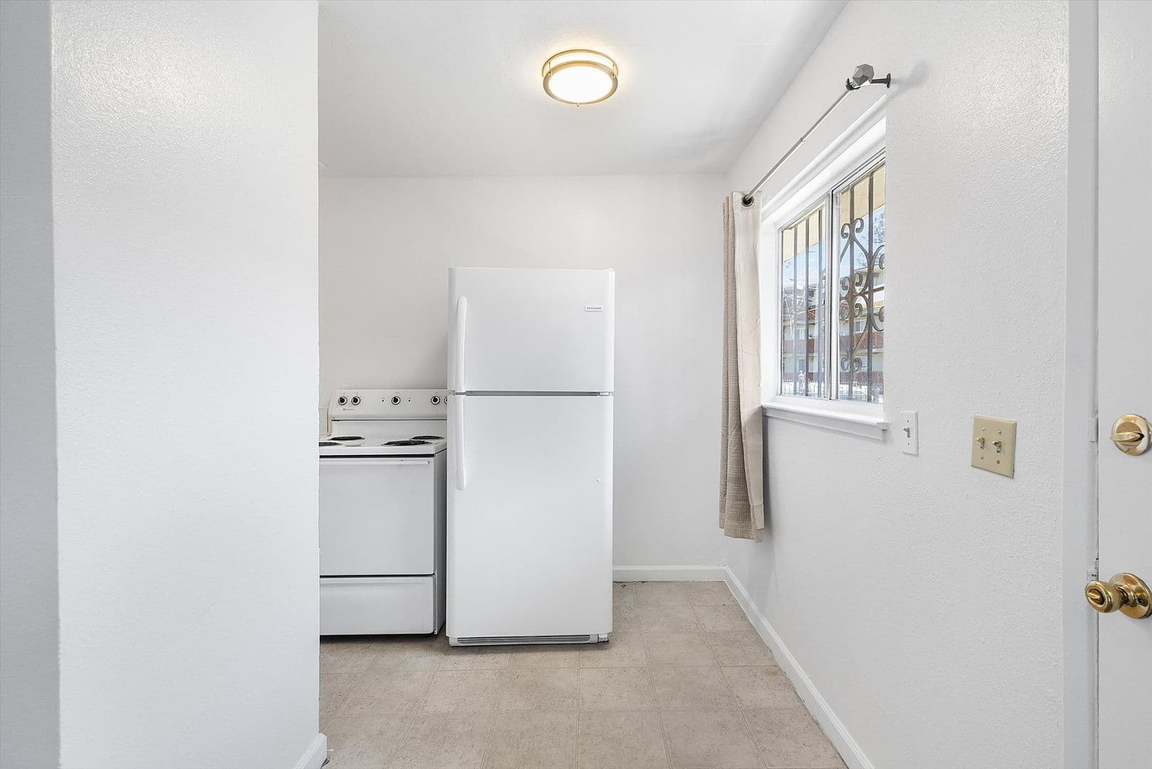 Oakland Apartment: 1843 & 1847 E 25th St