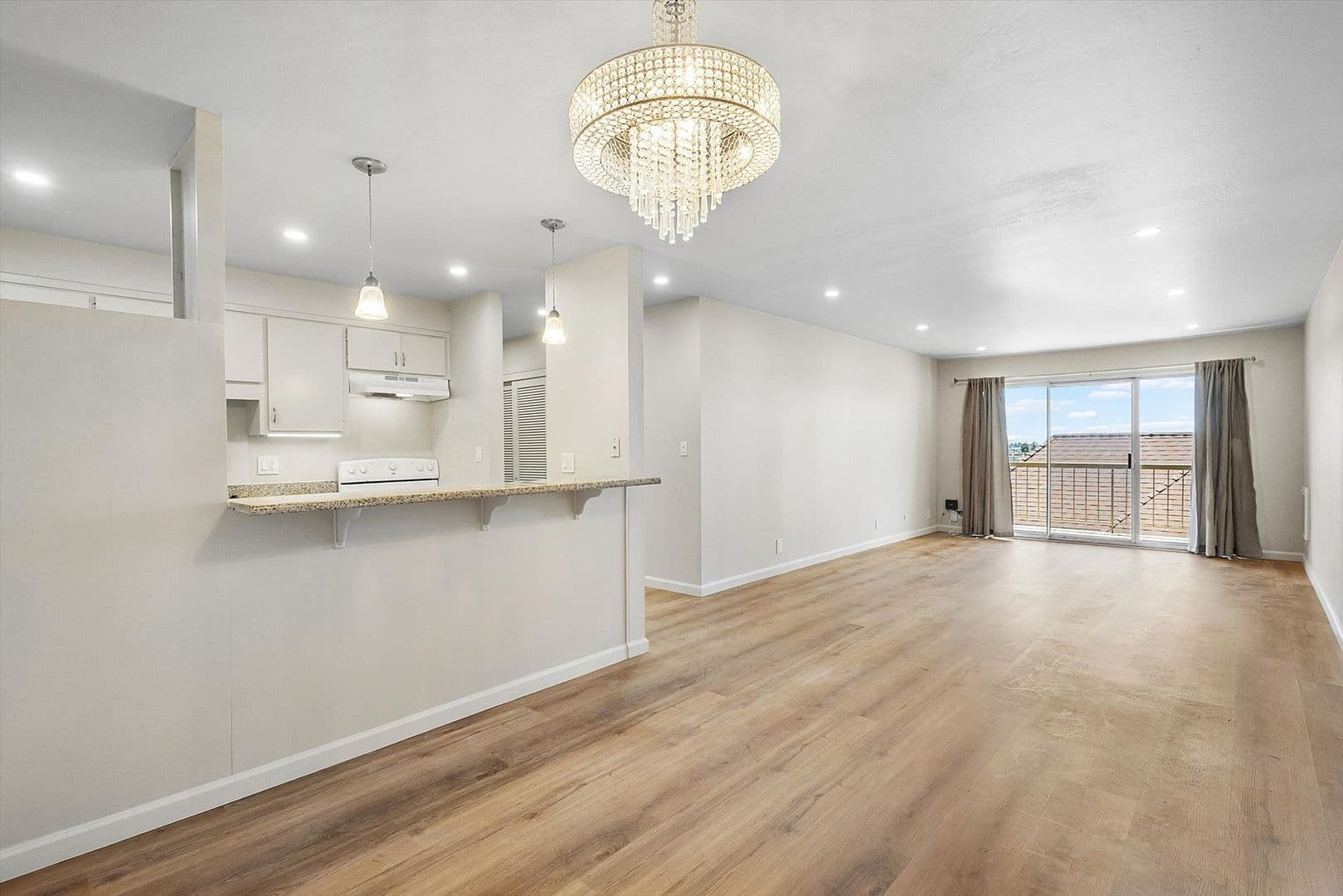 Oakland Apartment: 528 Merritt Ave #307