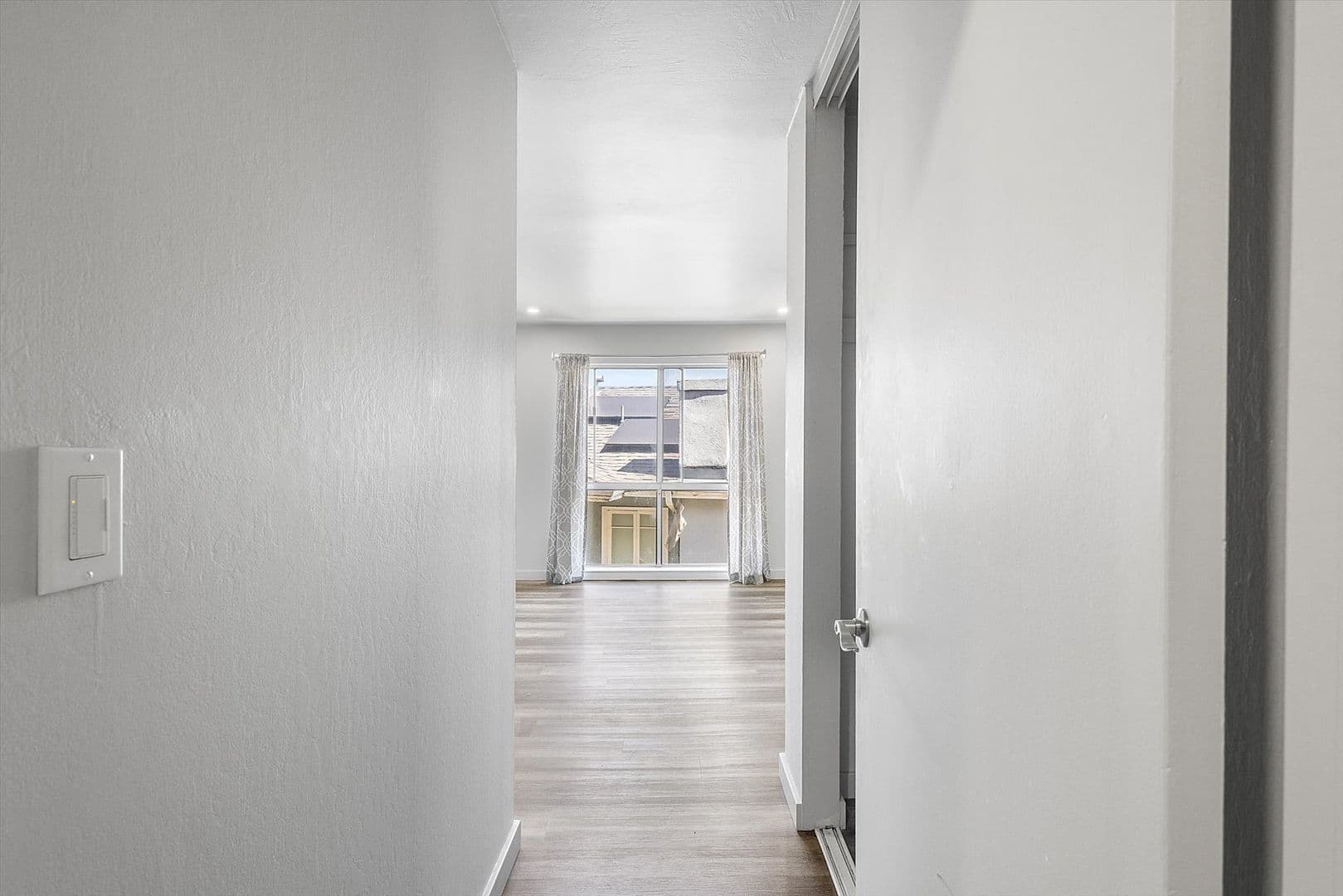 Oakland Apartment: 528 Merritt Ave #302