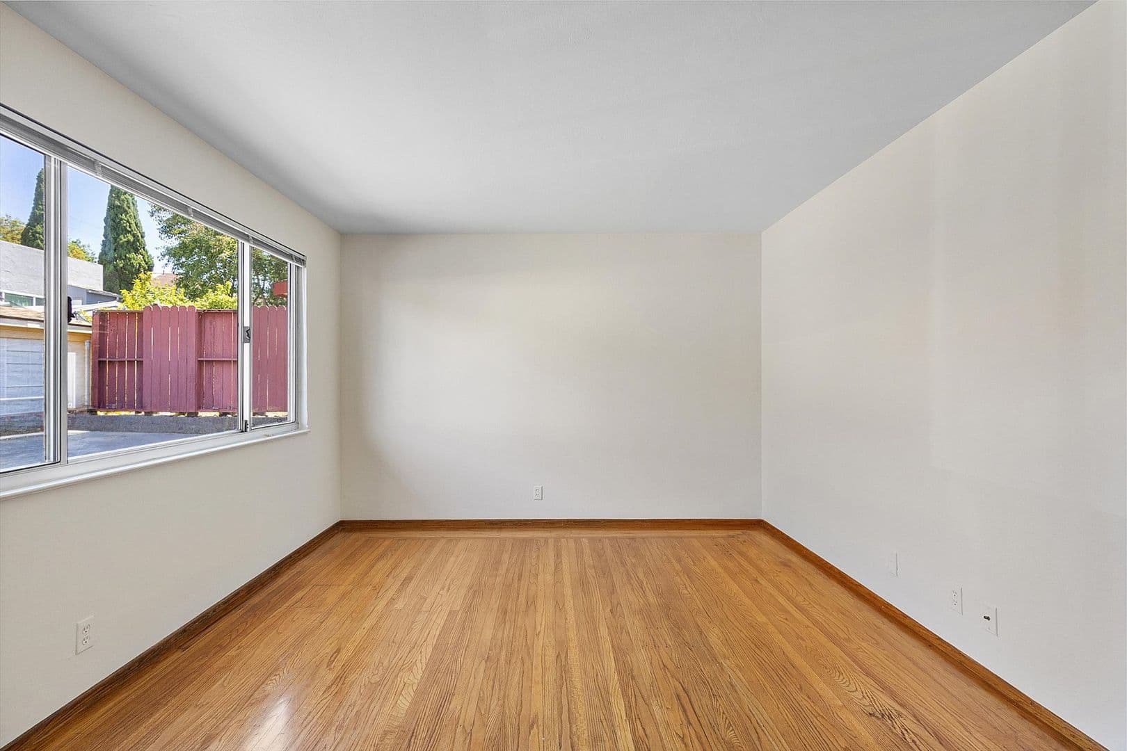Berkeley Apartment: 2911 Deakin St #3