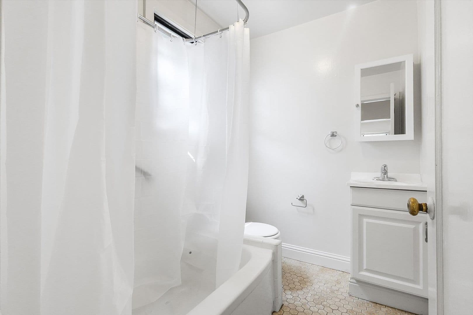Alameda Apartment: 2510 Eagle Ave #C