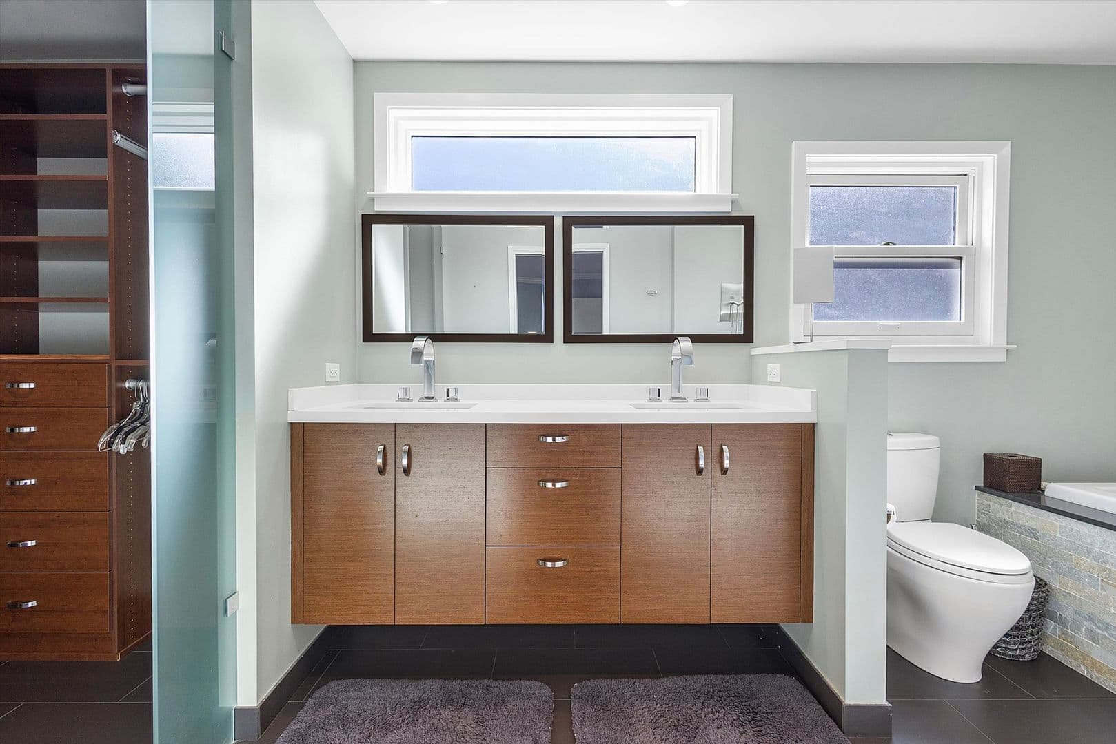 Oakland House: 6140 Bullard Dr