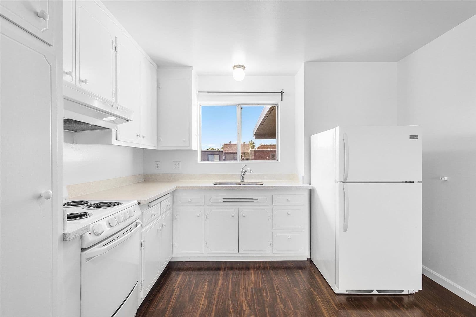 Alameda Apartment: 1836 Central Ave