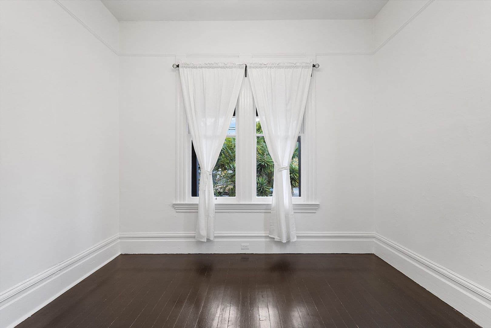 Alameda Apartment: 2108 San Antonio Ave