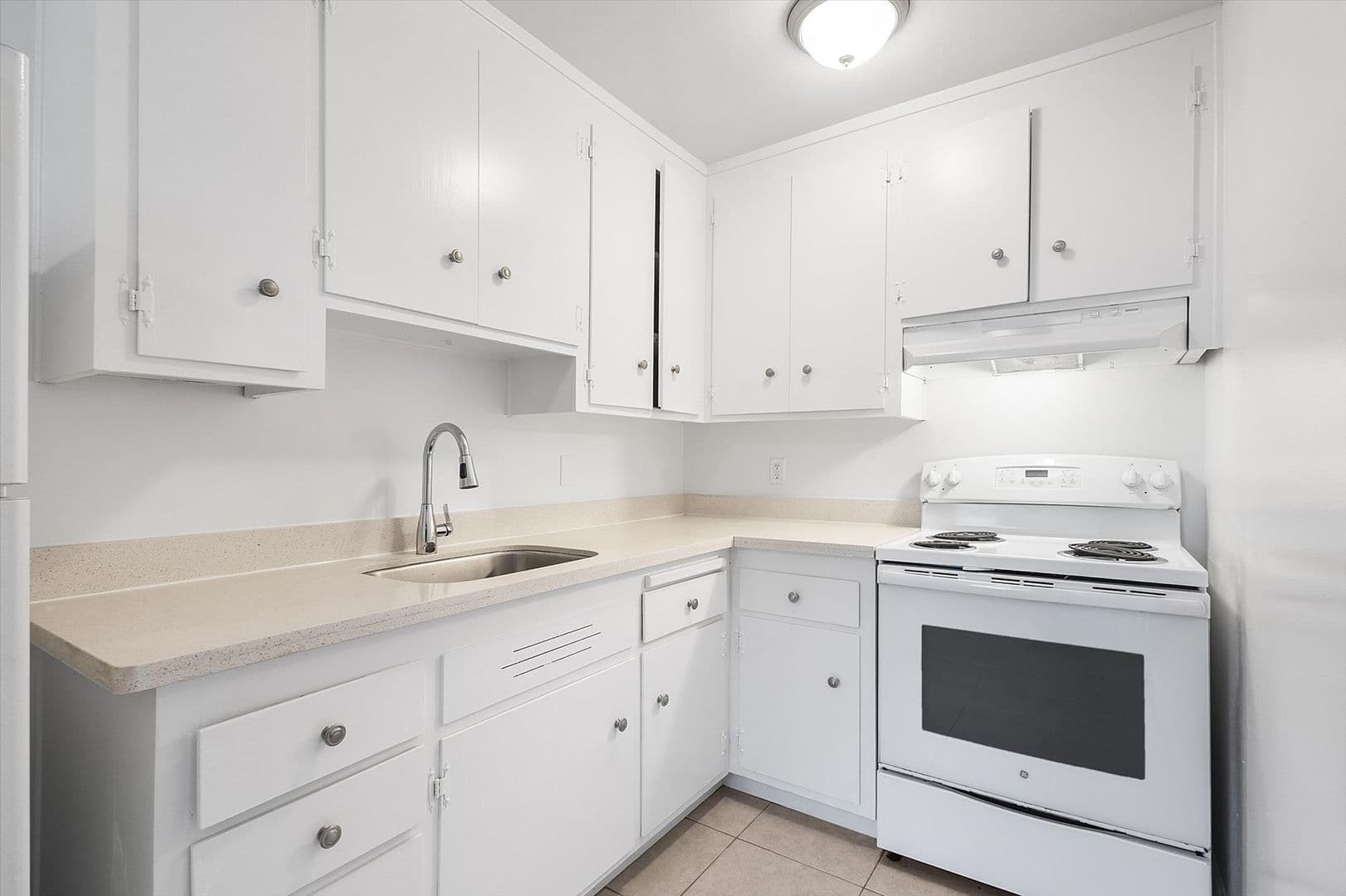 Alameda Apartment: 2136 Lincoln Ave Alameda, CA 94501