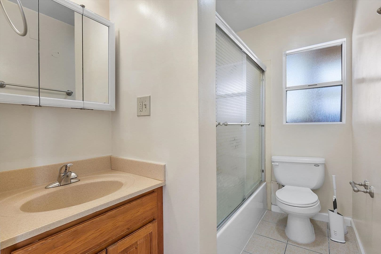 Alameda Apartment: 1823 Encinal Ave #C
