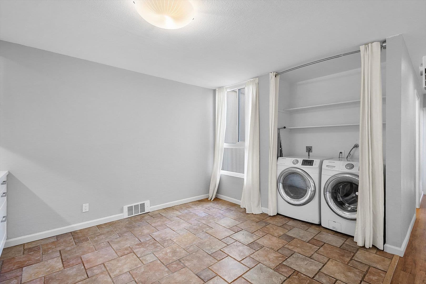 Alameda Condo: 2101 Shoreline Dr #348