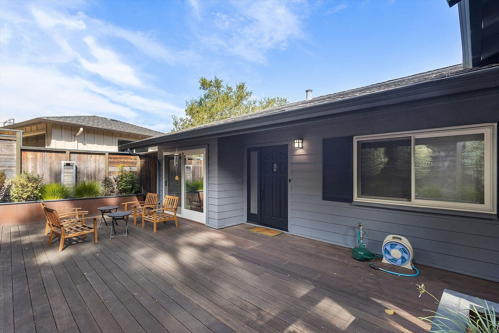 Oakland House: 6140 Bullard Dr