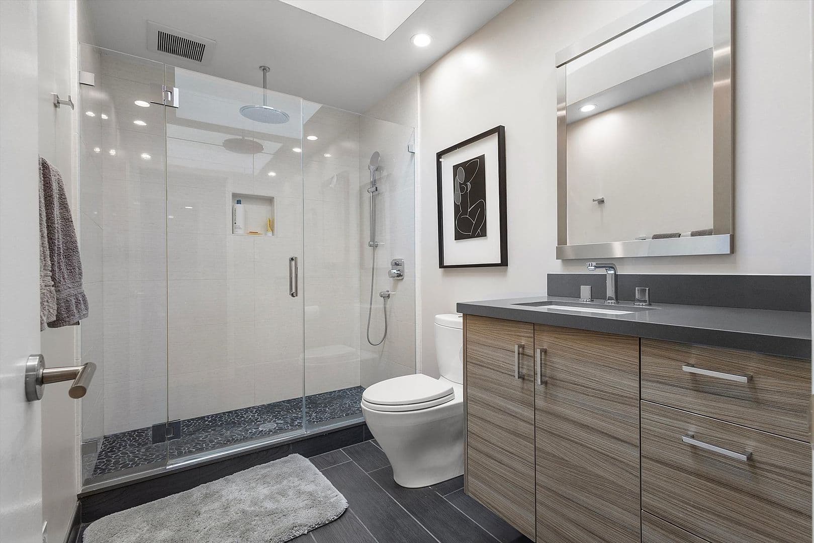 Oakland House: 6140 Bullard Dr