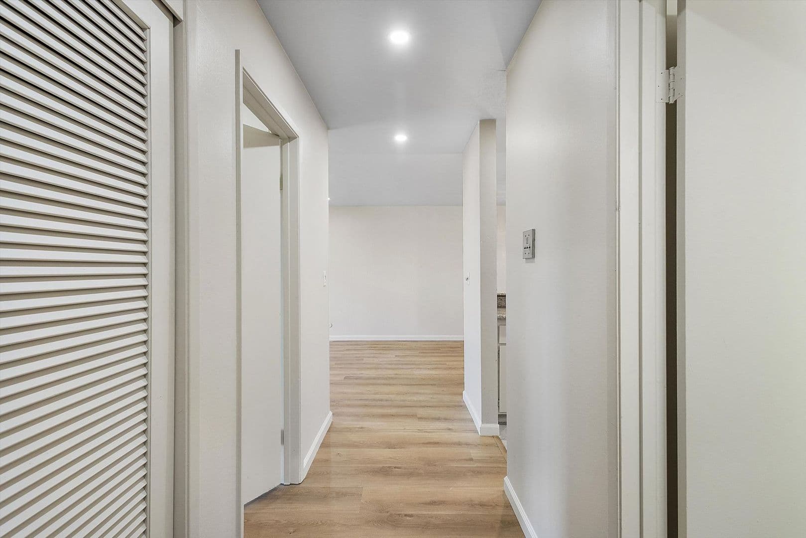 Oakland Apartment: 528 Merritt Ave #307