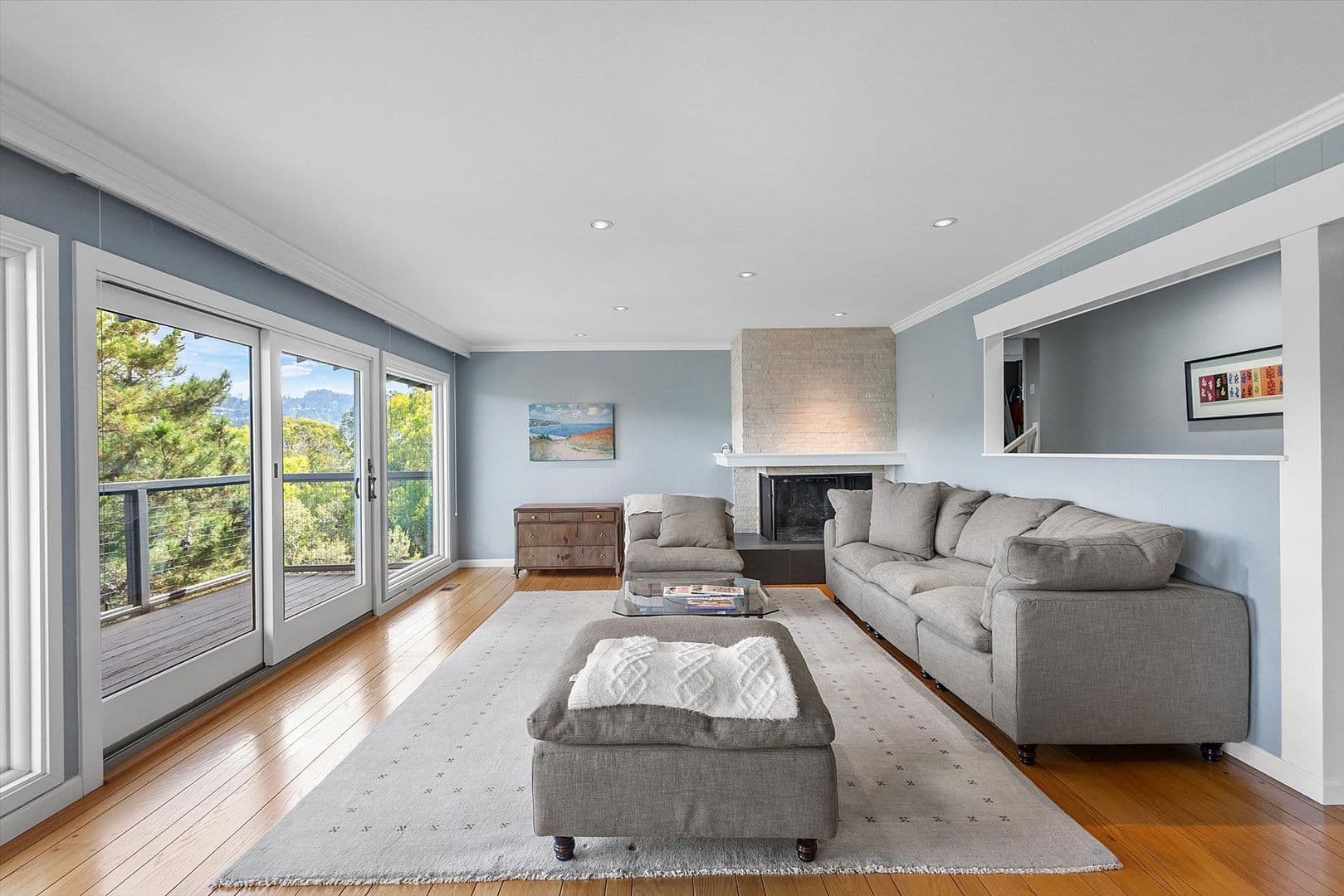 Oakland House: 6140 Bullard Dr