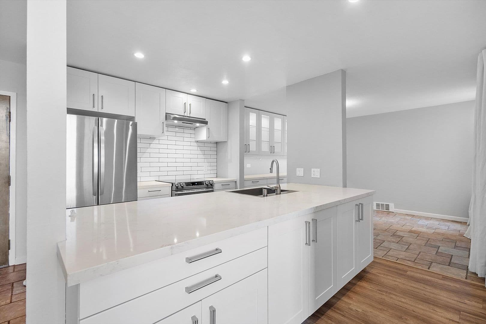 Alameda Condo: 2101 Shoreline Dr #348