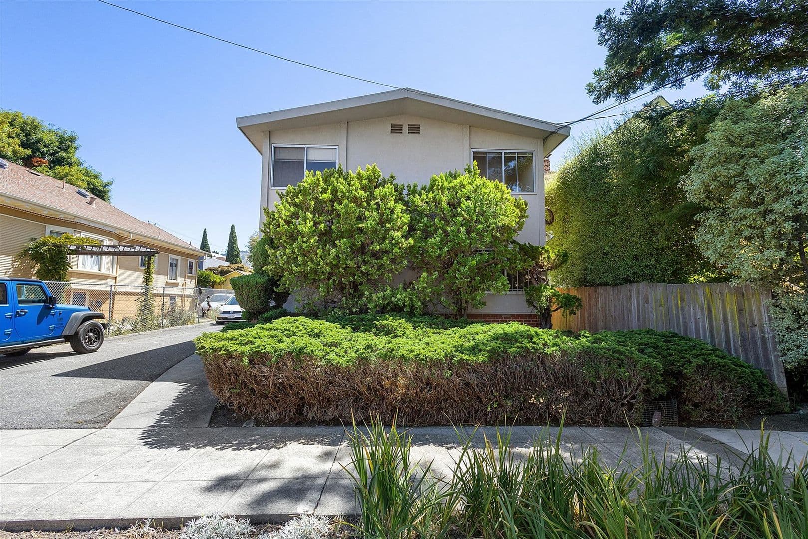 Berkeley Apartment: 2911 Deakin St #3