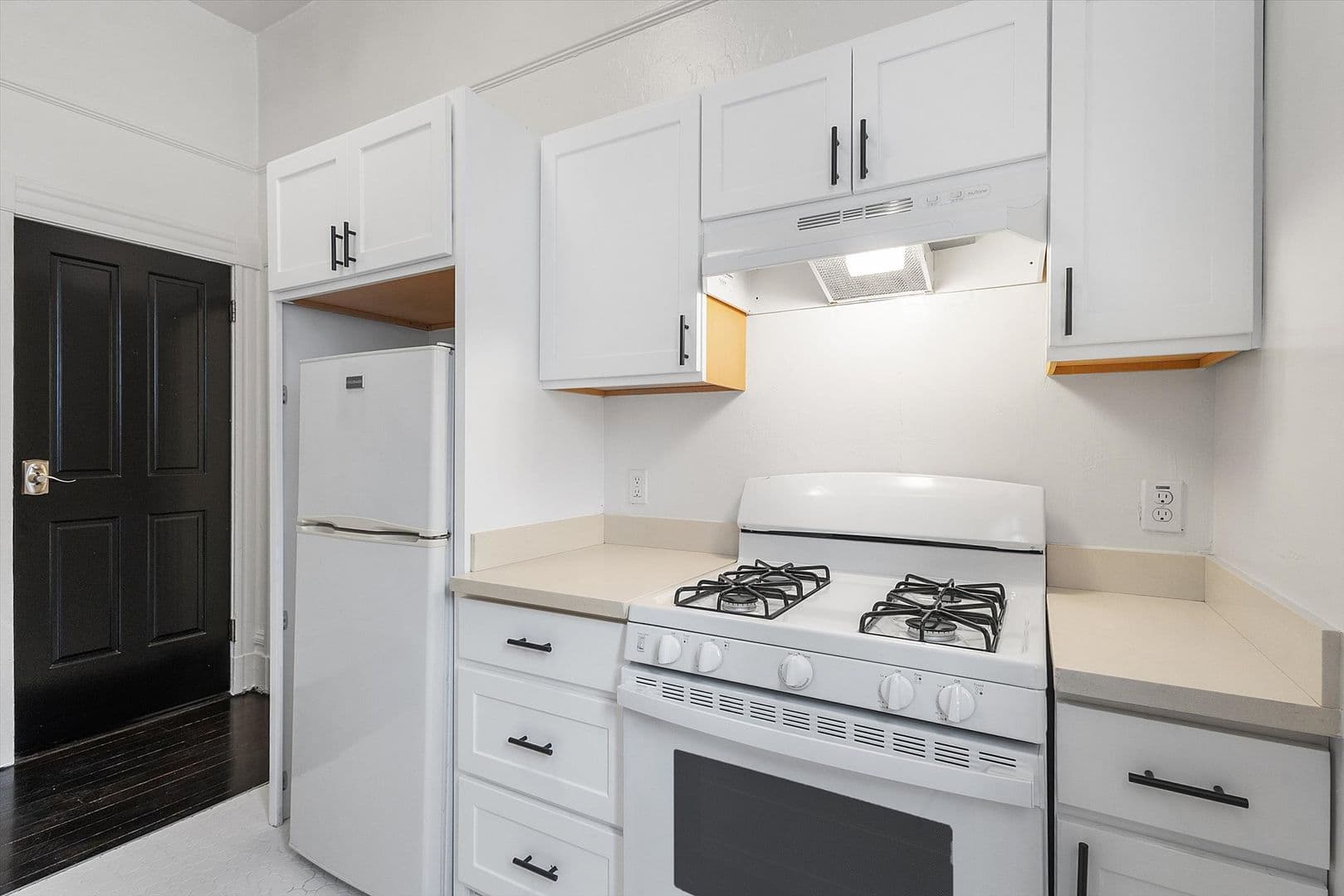 Alameda Apartment: 2108 San Antonio Ave