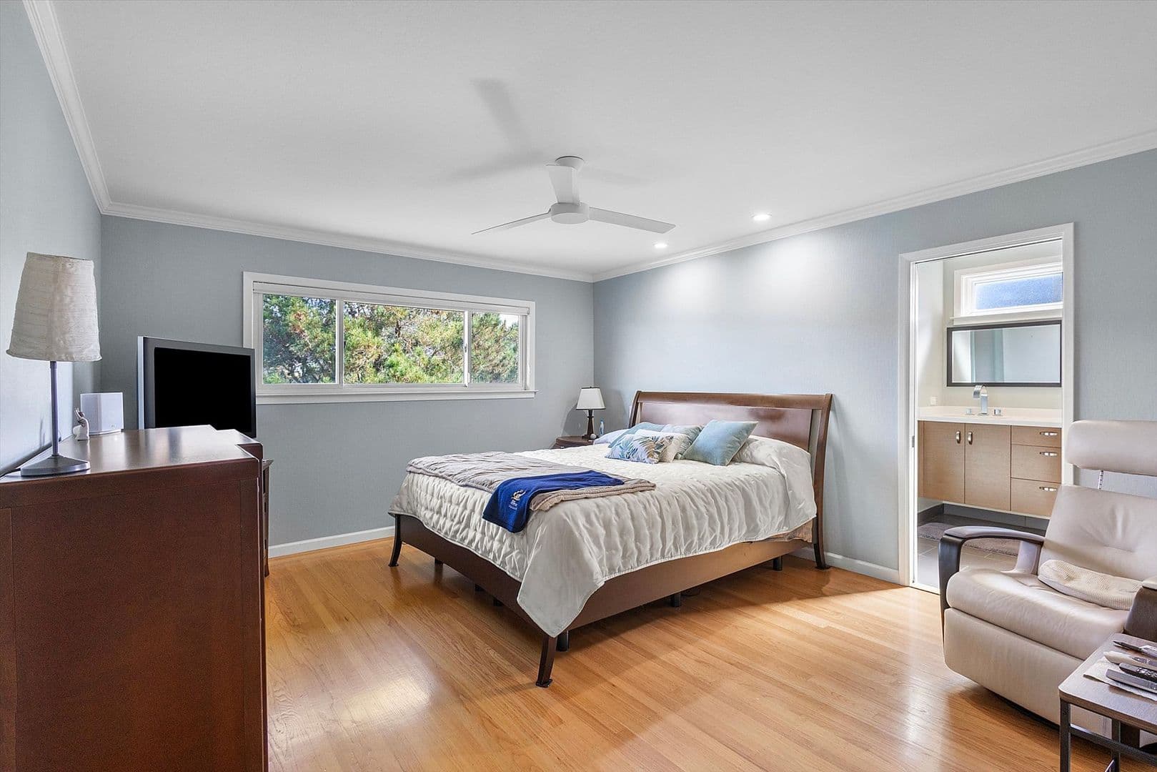Oakland House: 6140 Bullard Dr