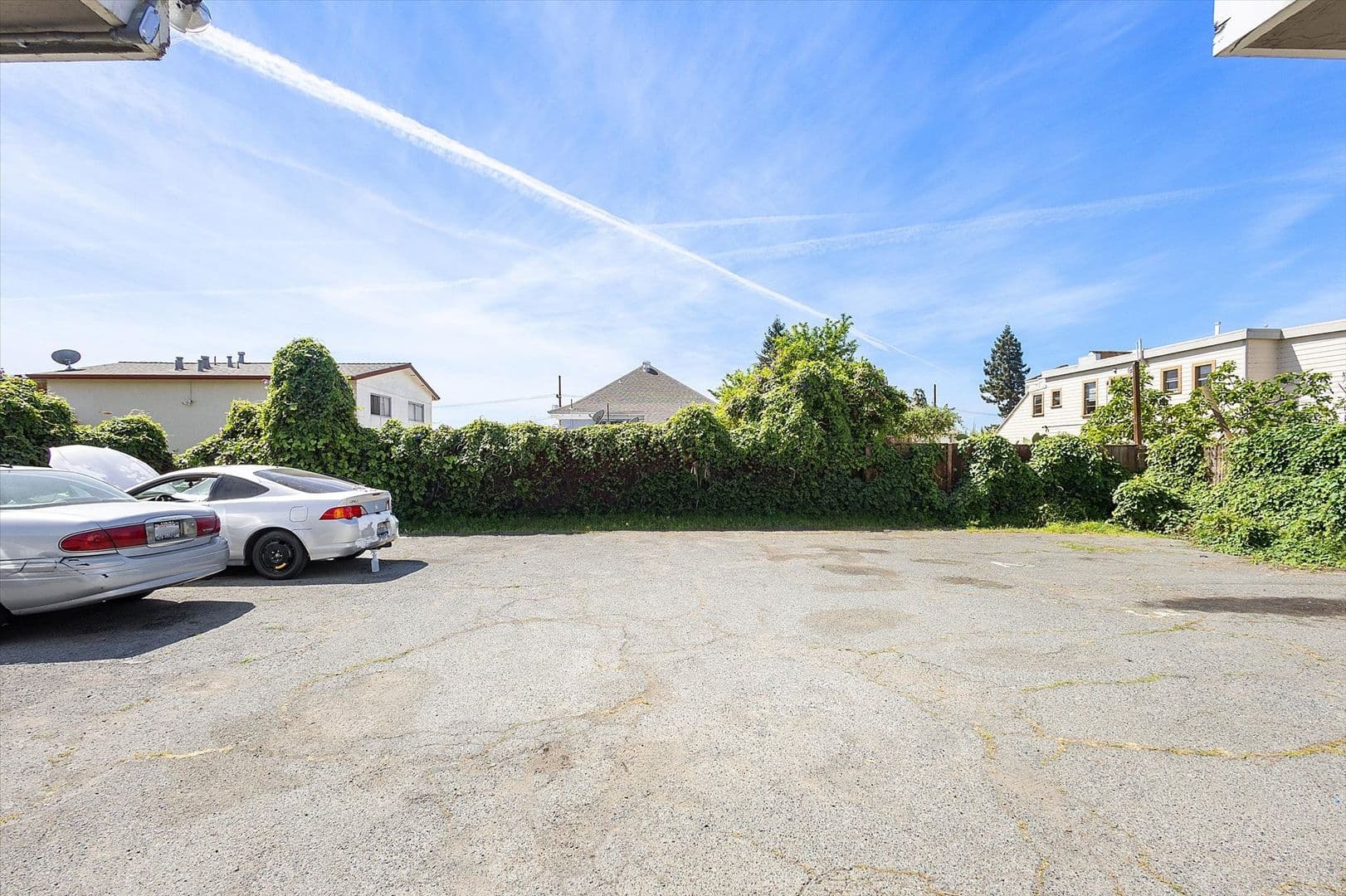 Oakland Apartment: 1843 & 1847 E 25th St