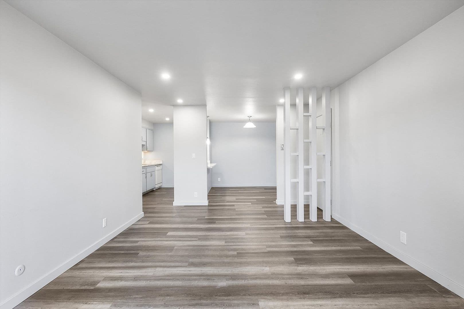 Oakland Apartment: 528 Merritt Ave #302