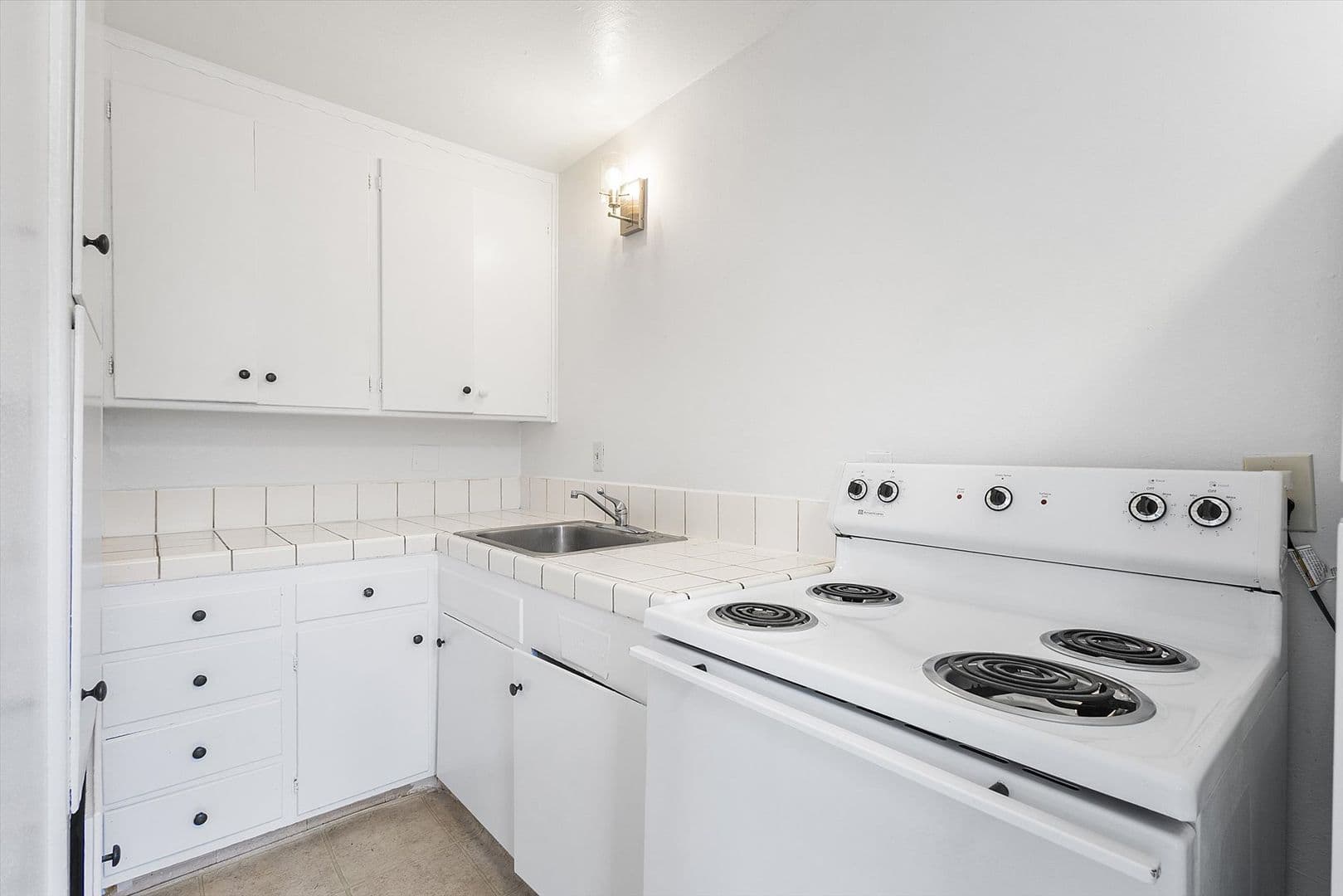 Oakland Apartment: 1843 & 1847 E 25th St
