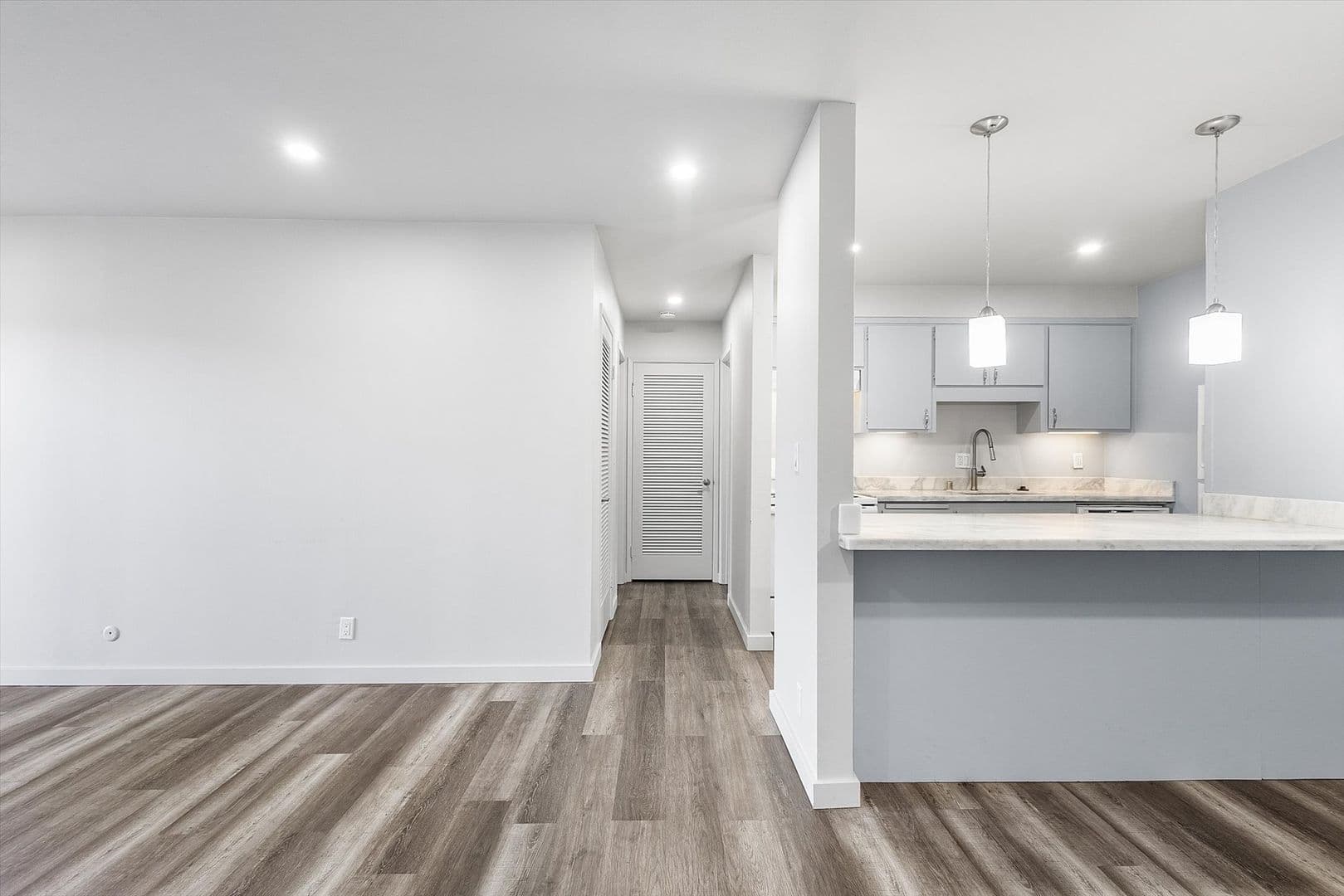 Oakland Apartment: 528 Merritt Ave #302