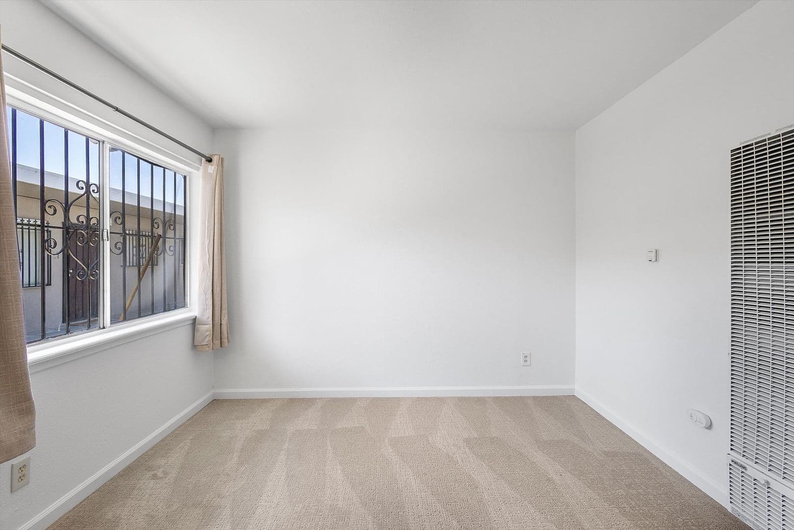 Oakland Apartment: 1843 & 1847 E 25th St
