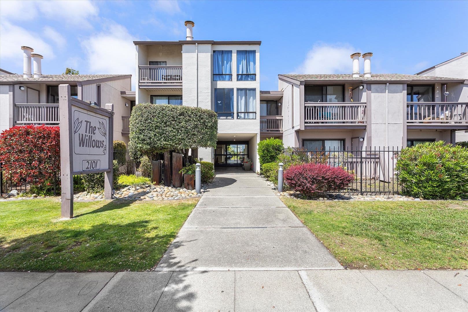 Alameda Condo: 2101 Shoreline Dr #348