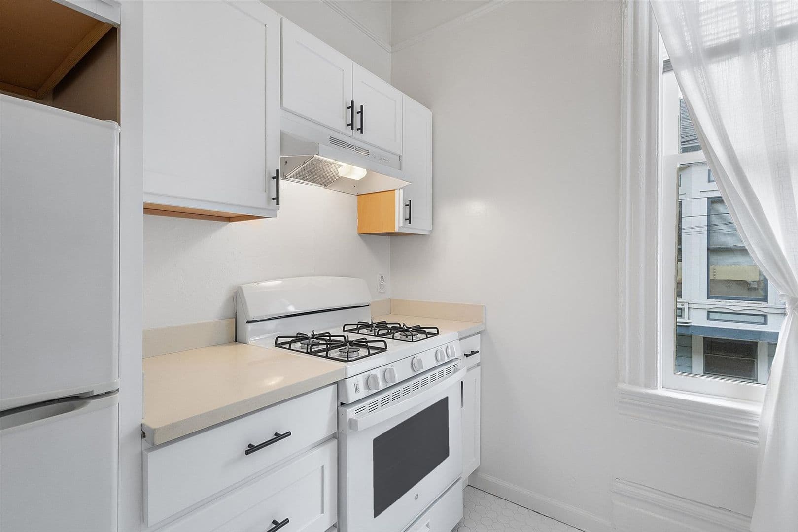 Alameda Apartment: 2108 San Antonio Ave