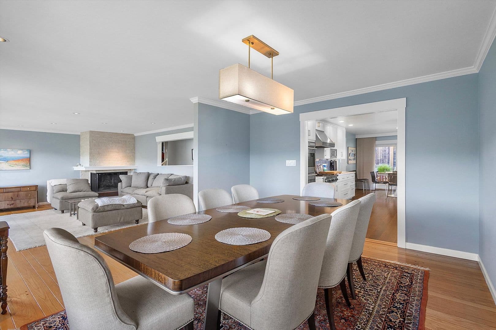 Oakland House: 6140 Bullard Dr